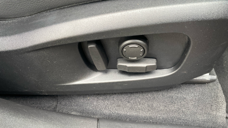 Jaguar F-Pace 2.0 D200 R-Dynamic Black 5dr Auto AWD Diesel Estate